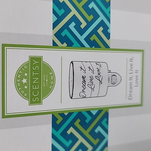 NEW, Set of 2, Scentsy Dream it, Live it, Love it. Warmer and Bar. - Picture 6 of 16